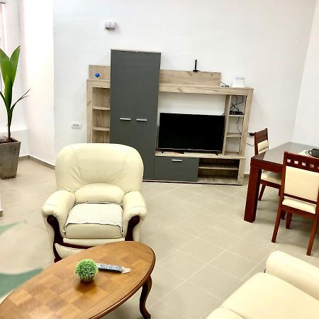 Apartment Tesla Pančevo Buitenkant foto