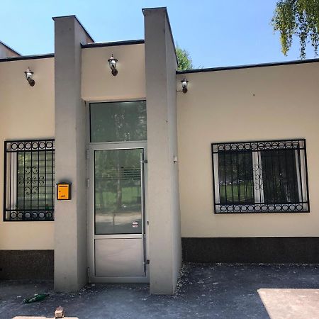 Apartment Tesla Pančevo Buitenkant foto