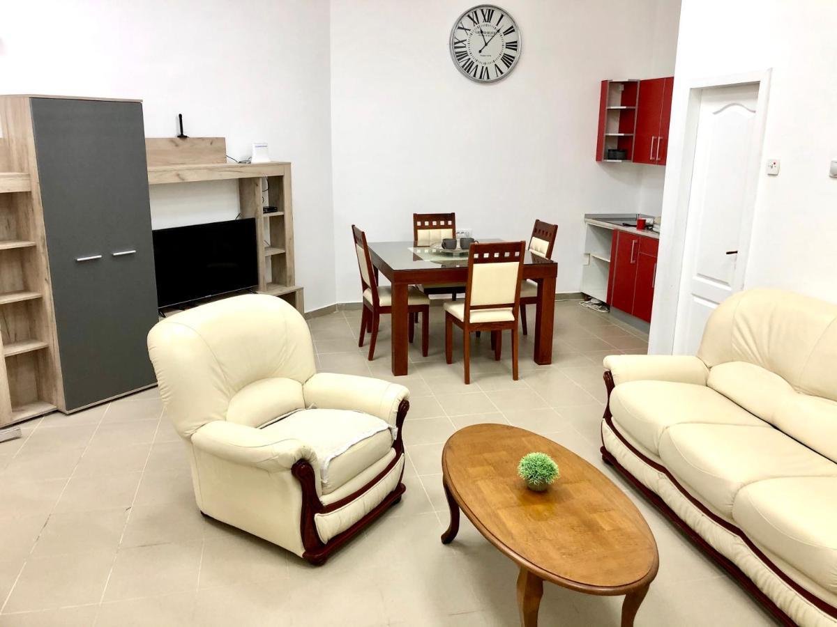 Apartment Tesla Pančevo Buitenkant foto