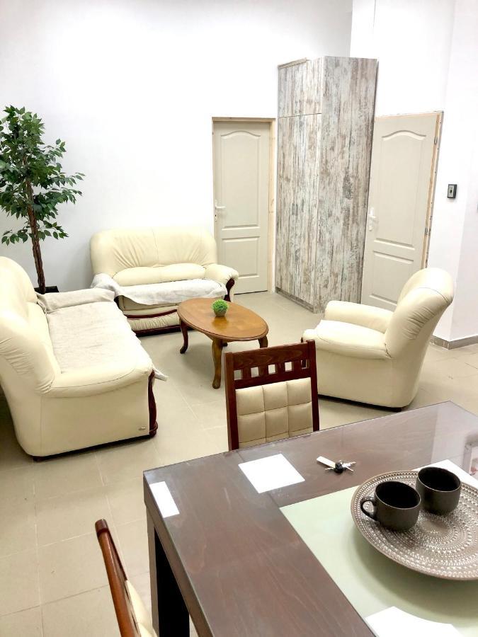 Apartment Tesla Pančevo Buitenkant foto