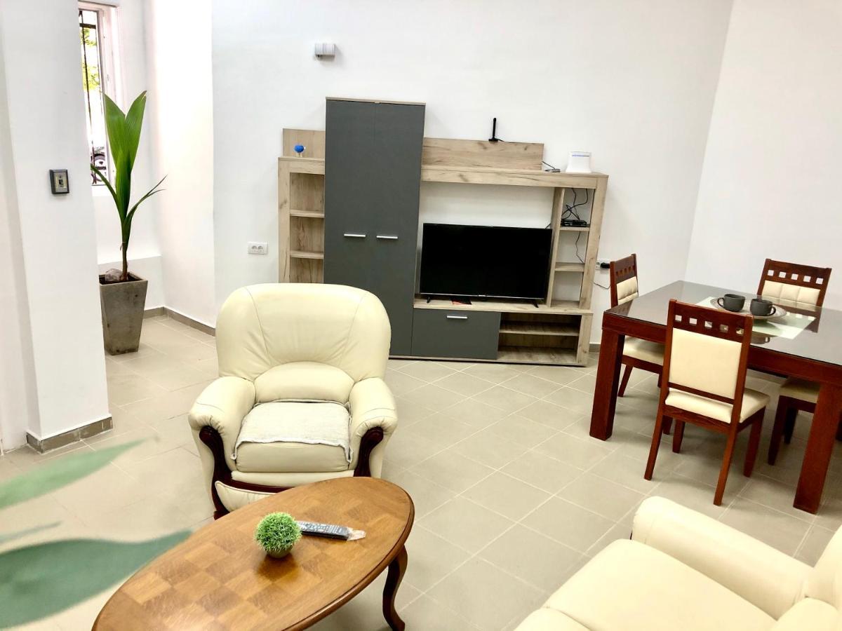 Apartment Tesla Pančevo Buitenkant foto