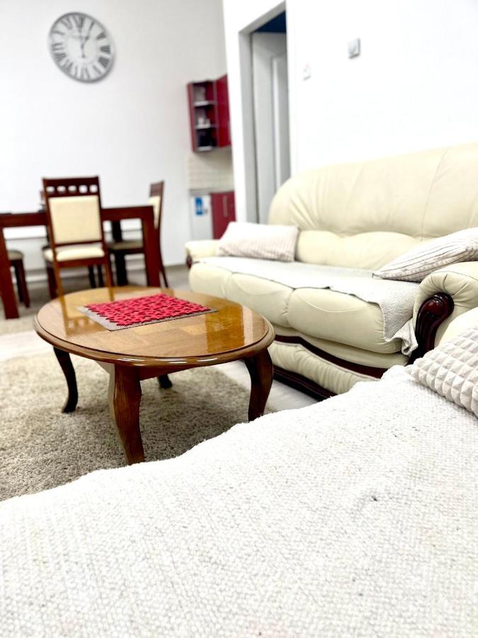 Apartment Tesla Pančevo Buitenkant foto
