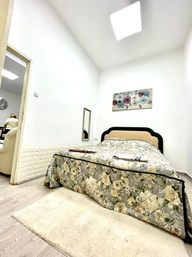 Apartment Tesla Pančevo Buitenkant foto