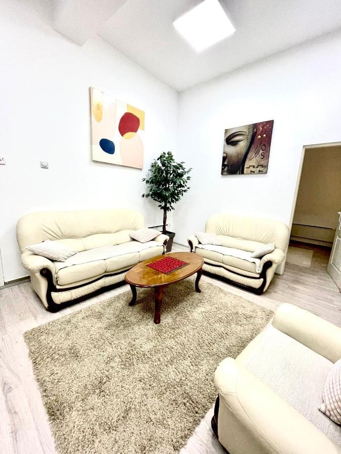 Apartment Tesla Pančevo Buitenkant foto